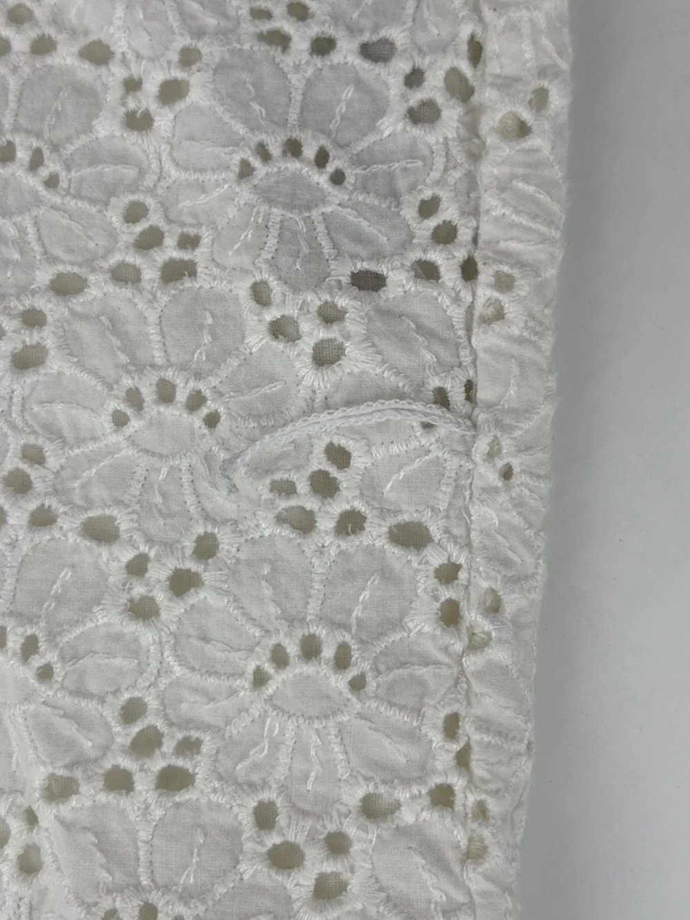 Abercrombie & Fitch White Eyelet Lace Sleeveless Top - Picture 7 of 7